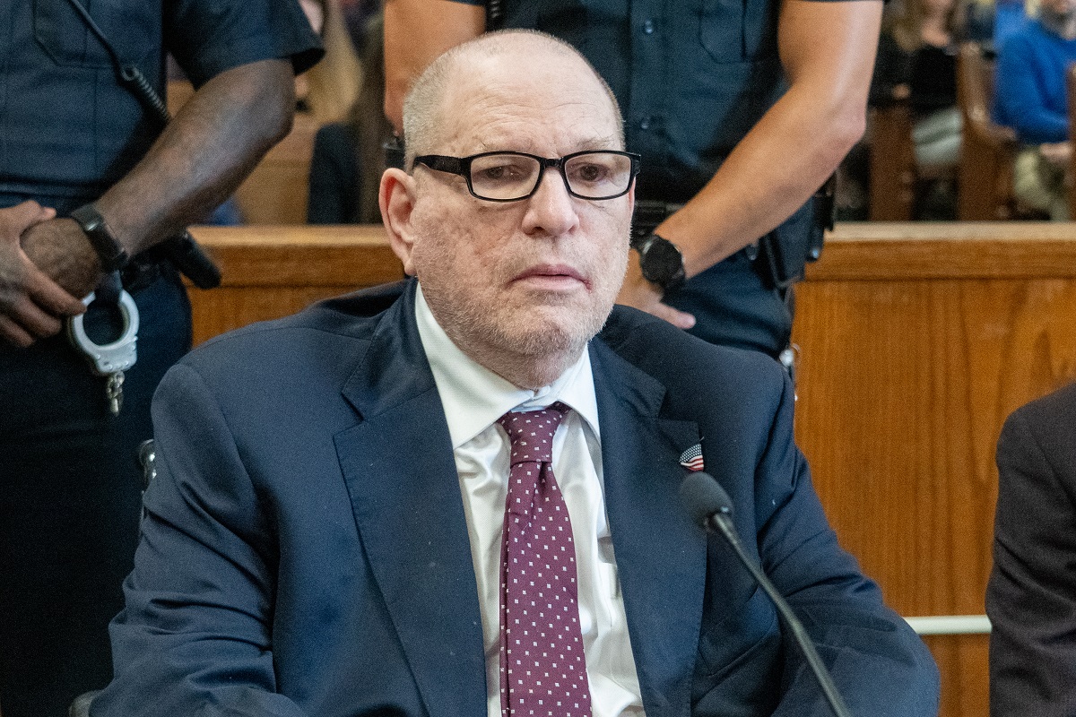 Harvey Weinstein é condenado a 15 anos de prisão por agressão sexual