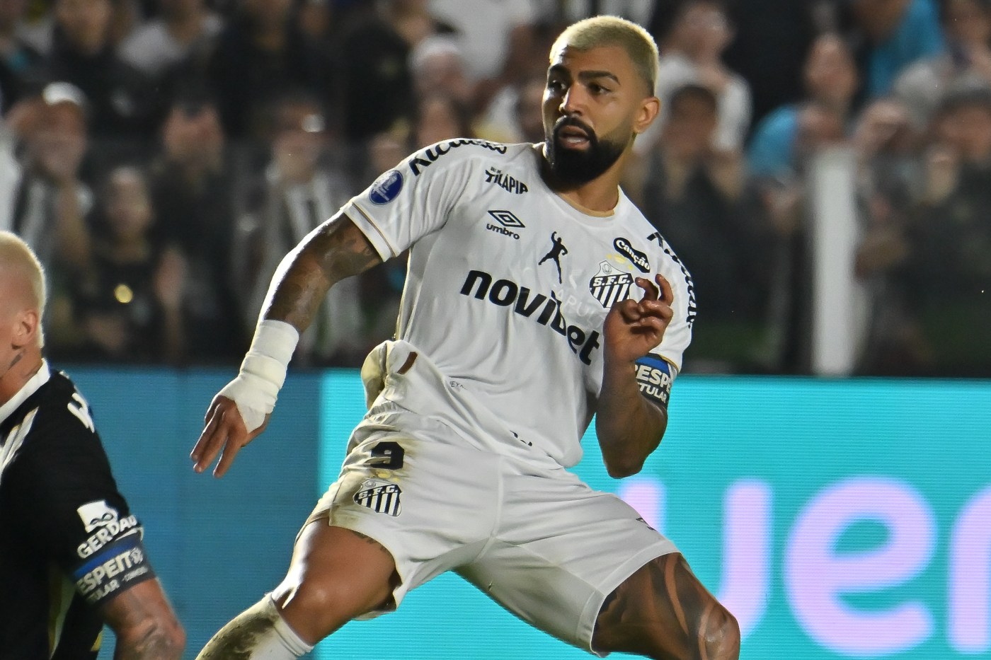 Gabigol decide no fim, Santos bate Remo e conquista quarta vitória seguida no Brasileirão