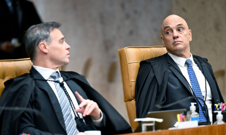 Ministros André Mendonça e Alexandre de Moraes, do Supremo Tribunal Federal (STF)