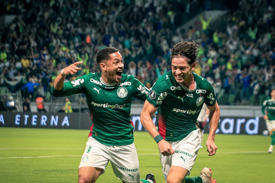 Giay, do Palmeiras, comemora o seu gol na partida de ida entre Palmeiras e LDU válida pelas quartas de final da Copa Libertadores 2026