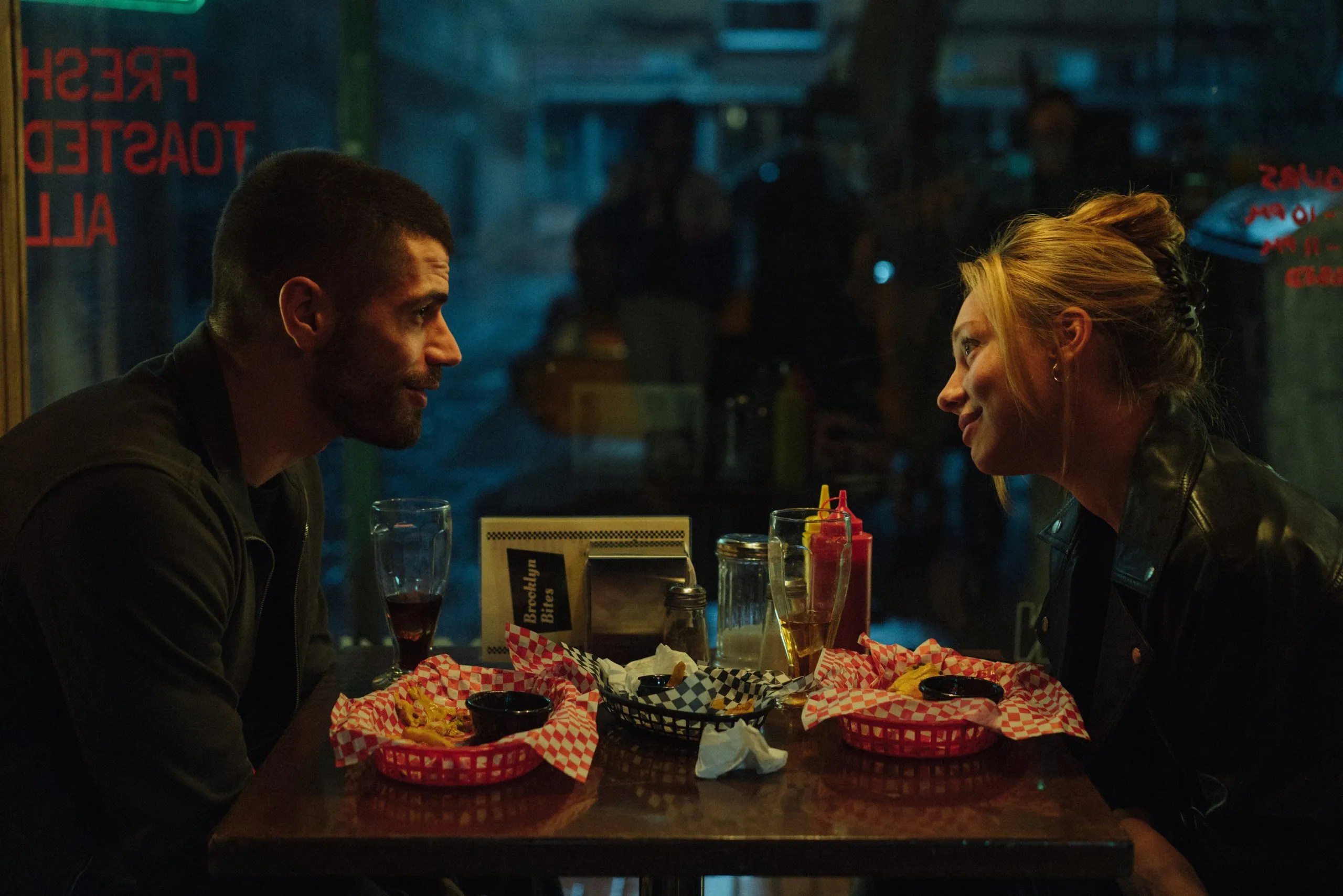 'Atraídos pelo Destino': novo filme do Prime Video mistura paixão, perigo e suspense