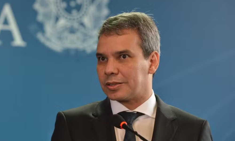 Mendonça intima ministro da Justiça a se manifestar sobre afastamento de Andrei