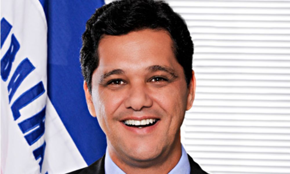 Com longa trajetória política, Ricardo Ferraço é candidato à reeleição pelo governo do ES