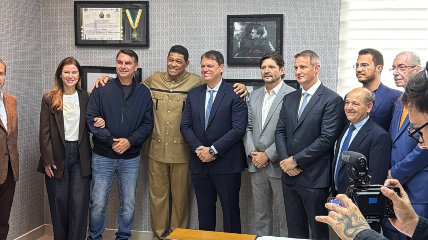 Tarcísio de Freitas troca desfile de 7 de setembro por encontro na Igreja Mundial