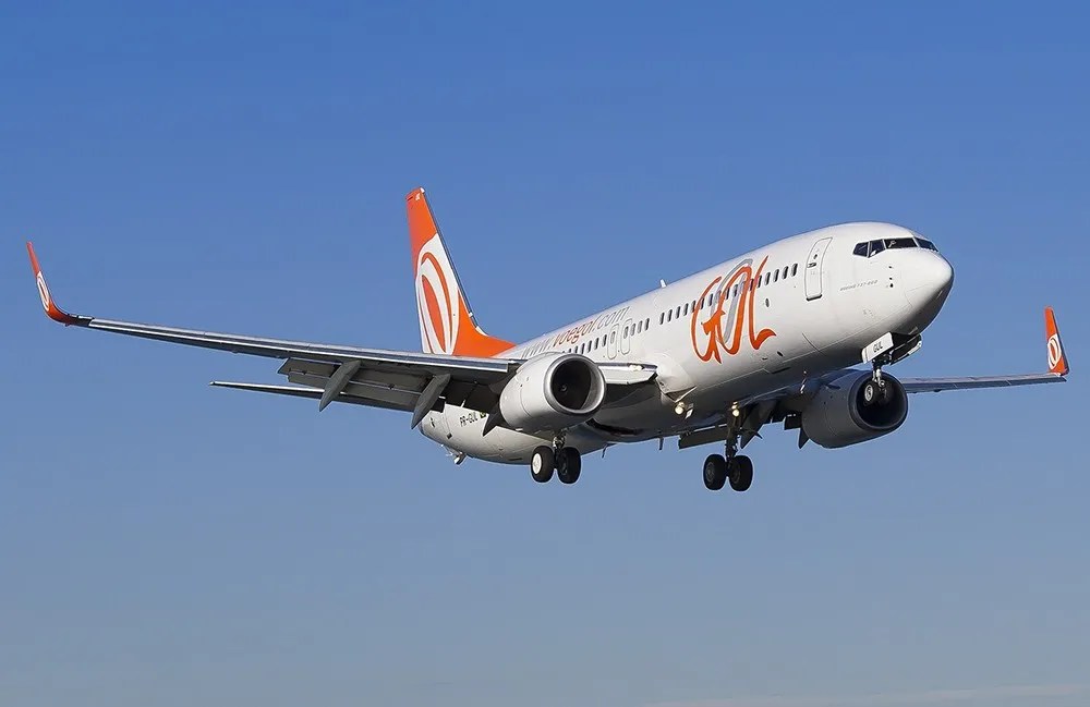 Motor de avião estoura durante decolagem de Goiânia para Brasília; veja vídeo